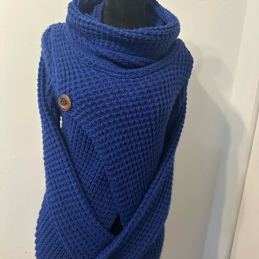 Chic Blue Knit Sweater with Button Detail